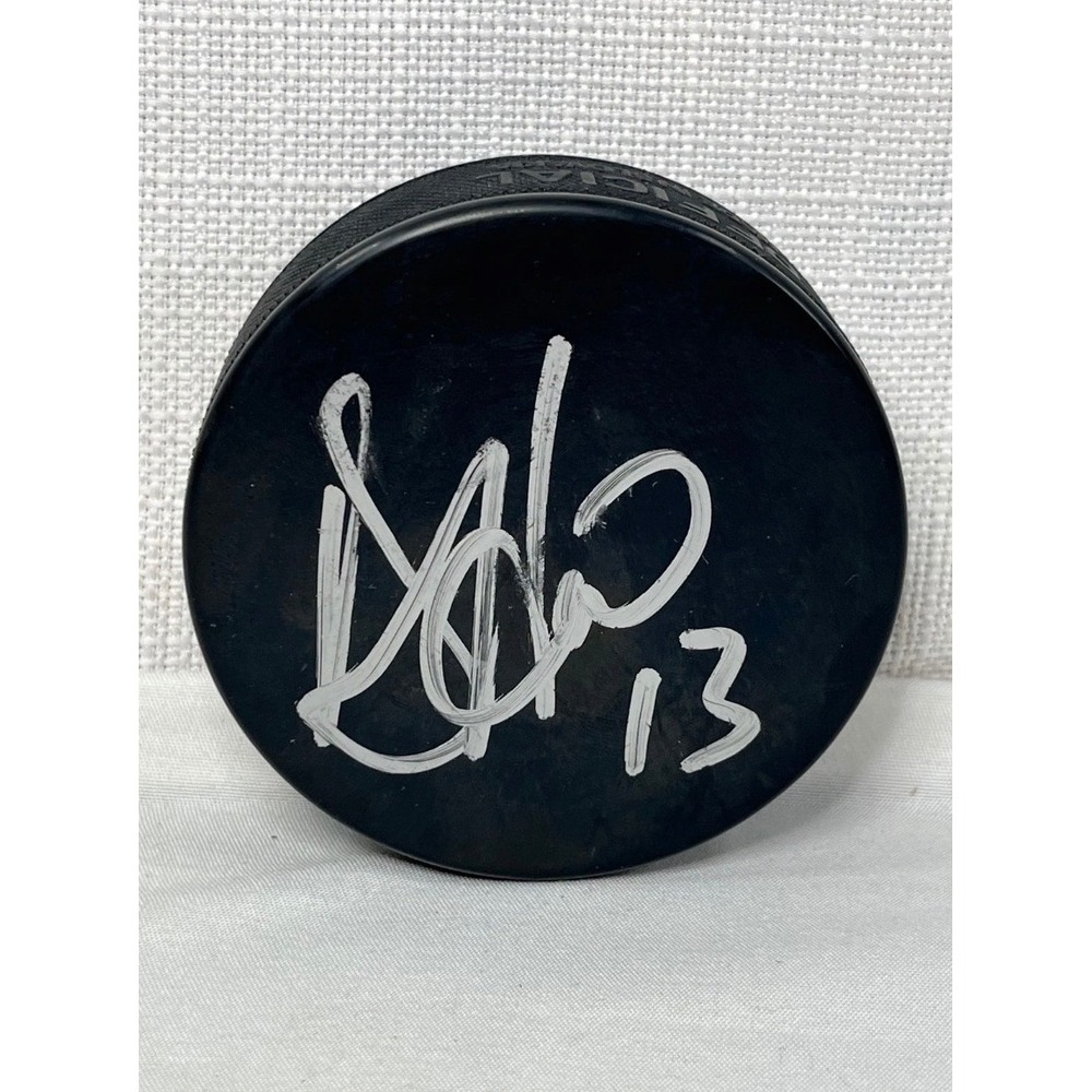 Dan Hinote Signed Official Made in Slovakia Hockey Puck Autograph $ 13